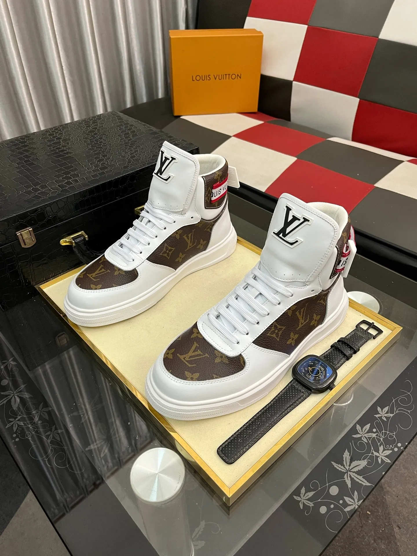 Men's shoes💰440⌚️⌚️"LOUI* VUITTO*" popular men's casual shoes, genuine Italian development💯purchasing level quality✔️The upper is made of first-layer cowhide, comfortable and soft sheepskin feet⚡️Fashionable and versatile. The toe last shape is firm and full, and the soles are made from LV original molds and can be moved in and out of the counter at will. Light and comfortable on the foot~purely handmade, details determine quality! Size:38-442️⃣Colors available